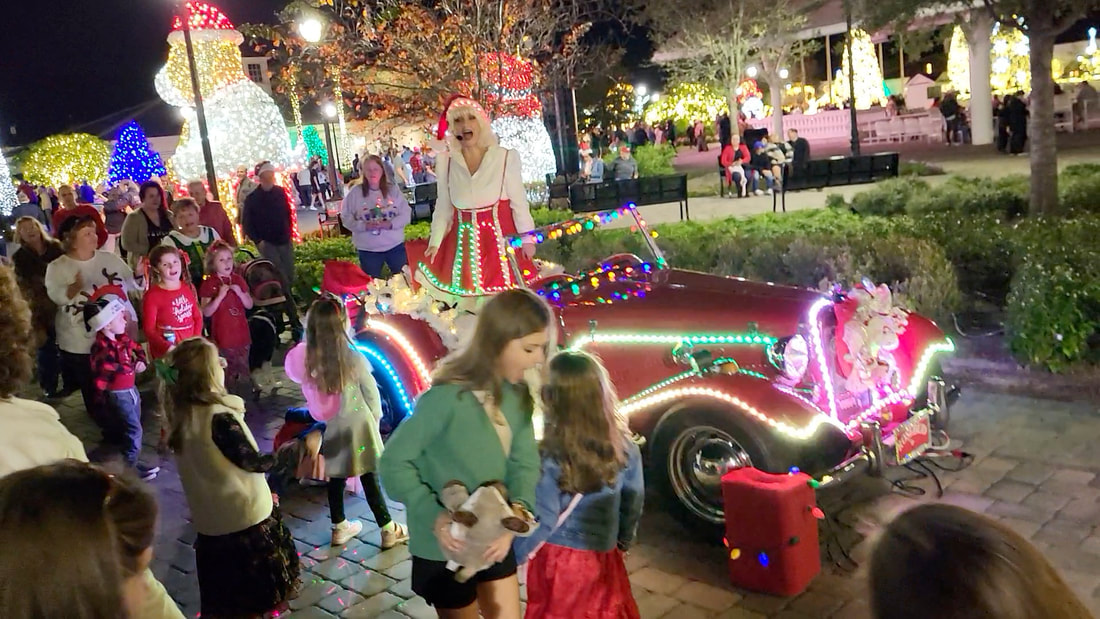 Christmas carolers, St. Petersburg, Florida. Holiday entertainment for Christmas theme events. 